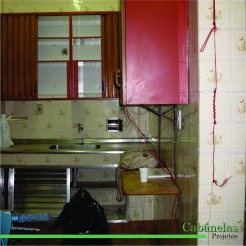 Foto da cozinha durante a reforma
